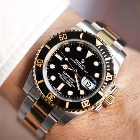 အနက္ rolex submariner